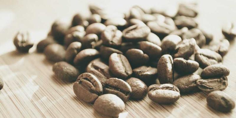 构筑数字防线：反欺诈与黑客防护的网络安全实战指南