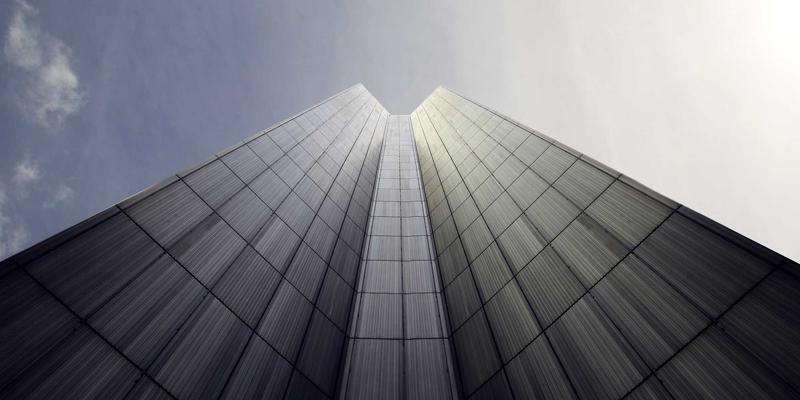 构筑混合云安全防线：零信任架构下的身份治理与微隔离策略如何强化威胁监测与在线诈骗防护